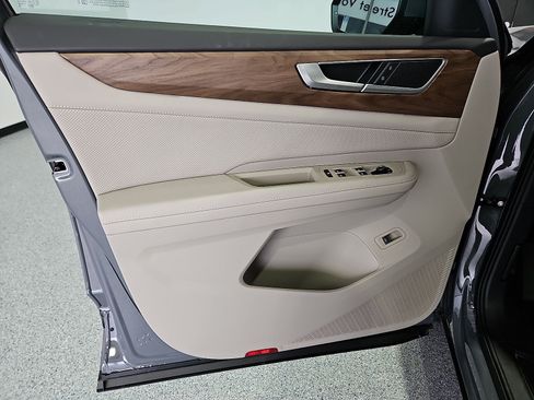 New 2026 Volkswagen Atlas SE FWD image 16
