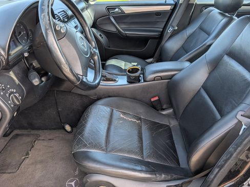Used 2005 Mercedes-Benz C 230 Sedan image 11