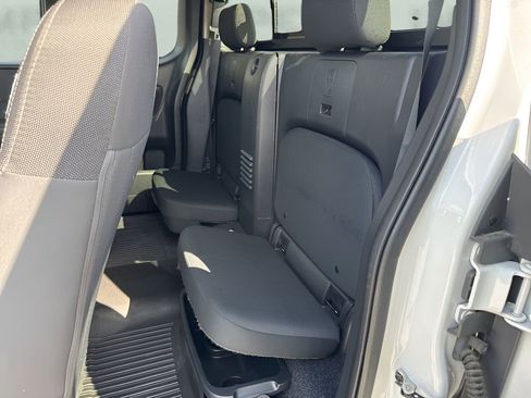 Used 2024 Nissan Frontier SV w/ SV Convenience Package image 12