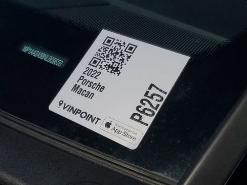Used 2022 Porsche Macan Base image 34
