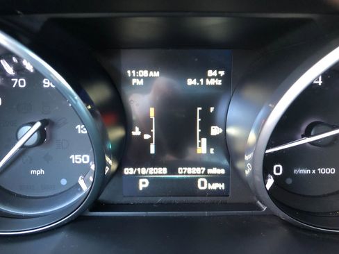 Used 2015 Land Rover Discovery Sport HSE image 18