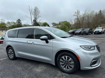Certified 2023 Chrysler Pacifica Touring-L