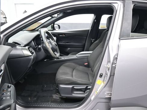 Used 2019 Toyota C-HR LE FWD image 11