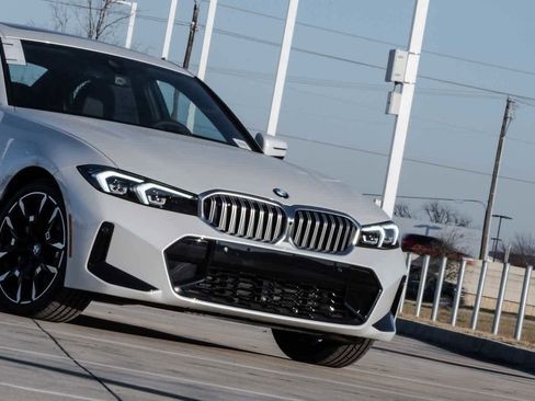 New 2026 BMW 330i Sedan w/ M Sport Package image 3
