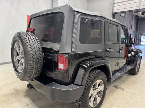 Used 2018 Jeep Wrangler Unlimited Sahara image 7