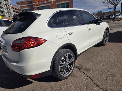 Used 2011 Porsche Cayenne S image 9