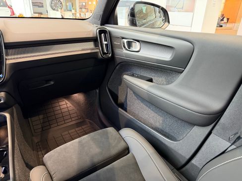 New 2026 Volvo XC40 B5 Ultra w/ Protection Package Premier image 25