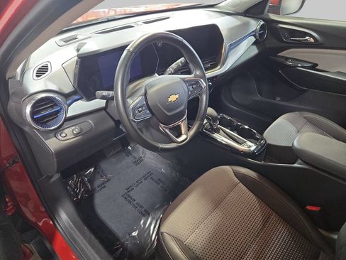 Used 2024 Chevrolet Trax LT w/ Driver Confidence Package FWD image 18