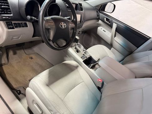 Used 2010 Toyota Highlander SE AWD/4WD image 24