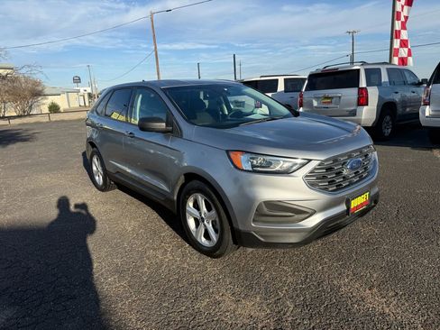 Used 2020 Ford Edge SE image 3