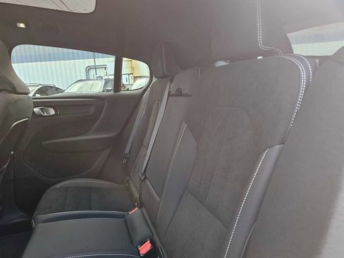 Certified 2023 Volvo C40 P8 Recharge Ultimate w/ Protection Package Premier image 10