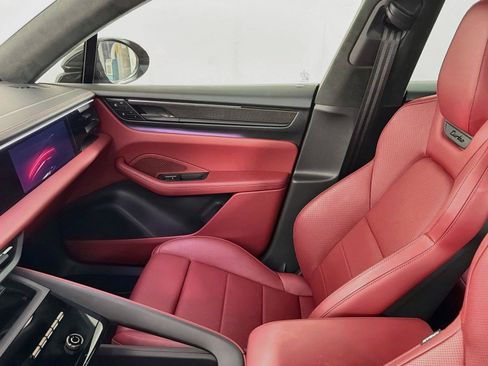 Certified 2025 Porsche Macan Turbo Electric AWD/4WD image 30