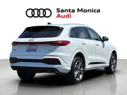 Used 2025 Audi Q5 Premium w/ Convenience Package AWD/4WD image 2
