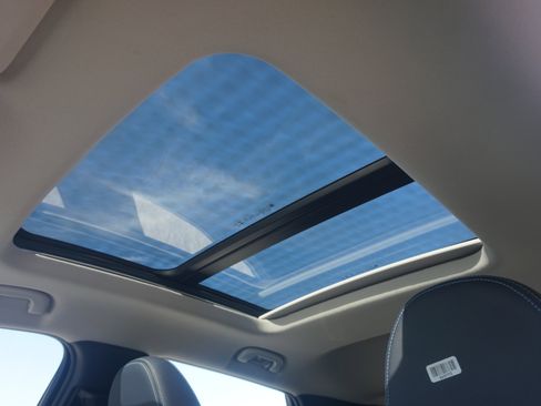 Used 2022 Chevrolet Bolt EUV Premier w/ Launch Edition image 15