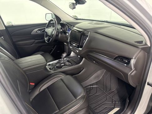 Used 2021 Chevrolet Traverse RS image 13