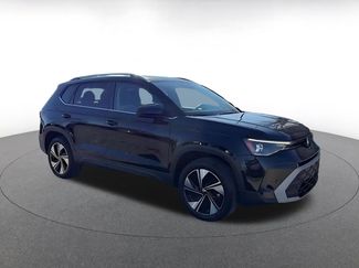 Used 2025 Volkswagen Taos SE video 2