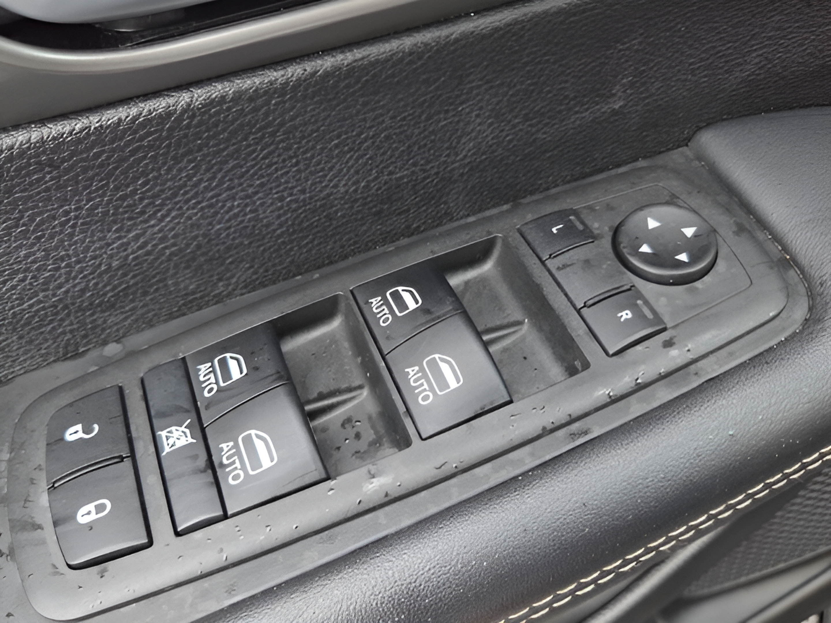 Used 2025 Chrysler Pacifica Select FWD image 31