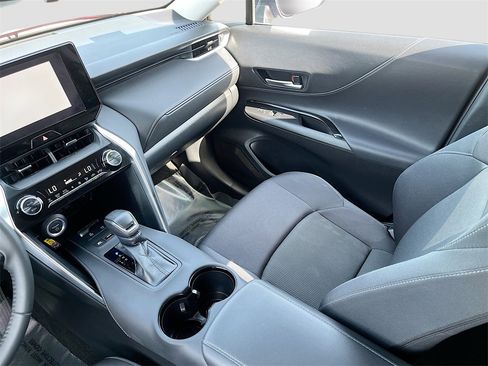 Used 2024 Toyota Venza LE image 21