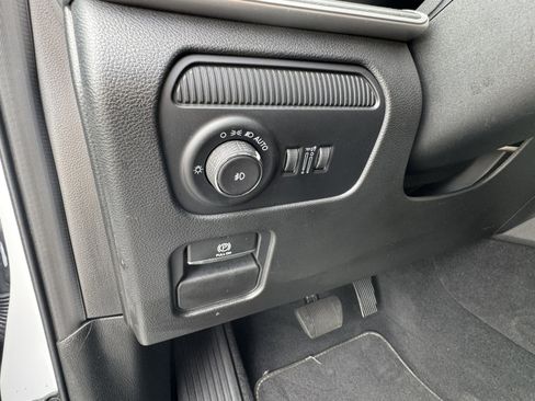 Used 2025 Jeep Wagoneer 2WD w/ Premium Group I image 34