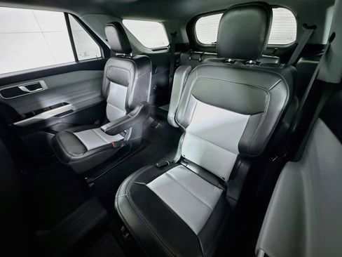 Used 2022 Ford Explorer XLT w/ Equipment Group 202A AWD/4WD image 22