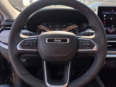 Used 2022 Jeep Compass Latitude image 17
