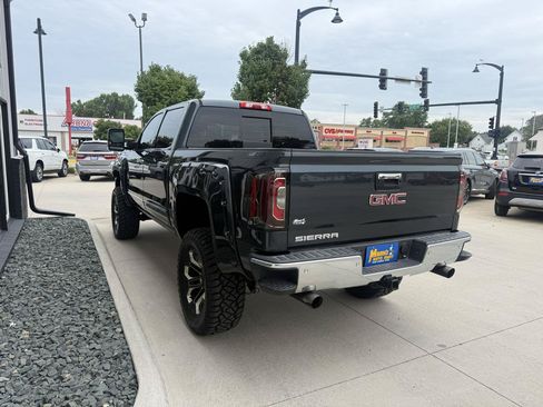 Used 2018 GMC Sierra 1500 SLT AWD/4WD image 4