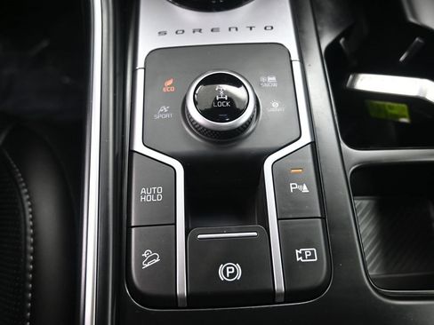 Certified 2025 Kia Sorento EX w/ EX Panoramic Sunroof Package image 25