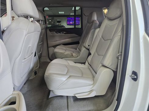 Used 2015 Cadillac Escalade ESV Luxury image 11