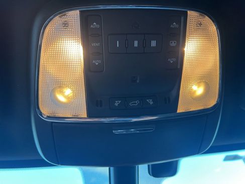 Used 2022 Jeep Grand Cherokee Limited image 29