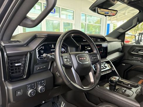 Used 2024 GMC Sierra 1500 AT4 w/ Technology Package AWD/4WD image 11
