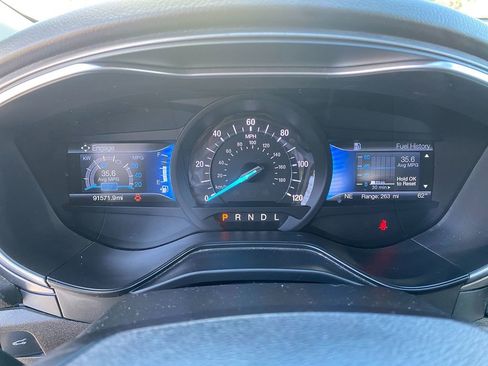 Used 2019 Ford Fusion SE image 18