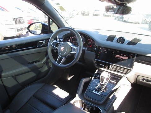 Used 2023 Porsche Cayenne image 21