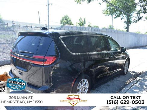Used 2024 Chrysler Pacifica Touring-L FWD image 5