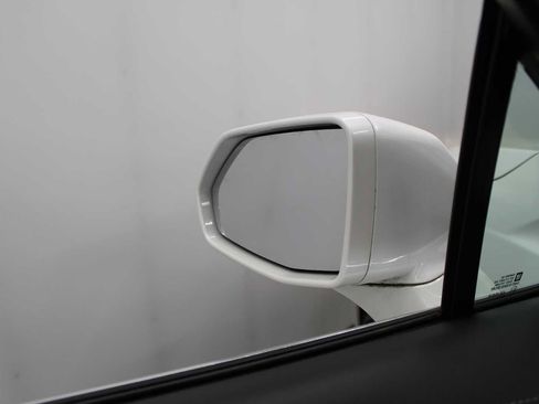 Used 2018 Cadillac XT5 AWD image 11