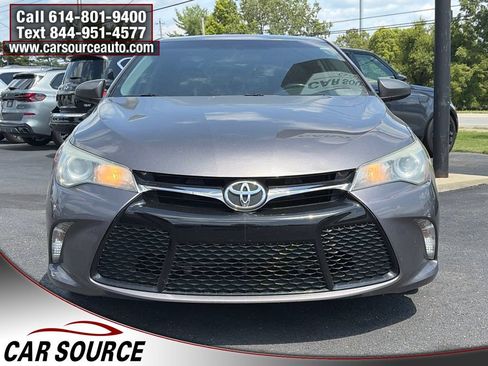 Used 2016 Toyota Camry SE w/ Moonroof Package FWD image 2