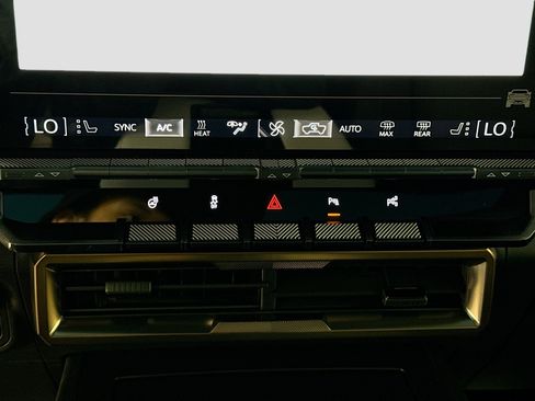 Used 2024 GMC Hummer EV 2X image 16