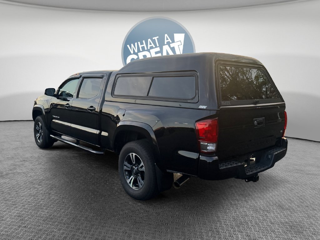 Used 2017 Toyota Tacoma TRD Sport w/ Tow Package AWD/4WD image 6