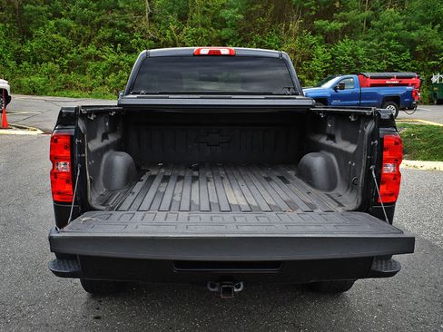 Used 2018 Chevrolet Silverado 1500 LT w/ Redline Edition AWD/4WD image 8