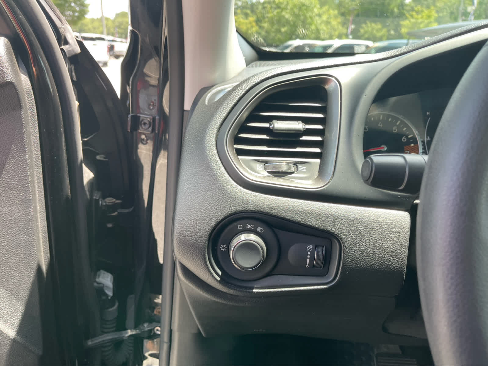 Used 2023 Jeep Renegade Latitude AWD/4WD image 14