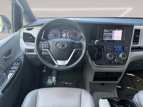 Used 2020 Toyota Sienna XLE w/ XLE Navigation Package FWD image 18