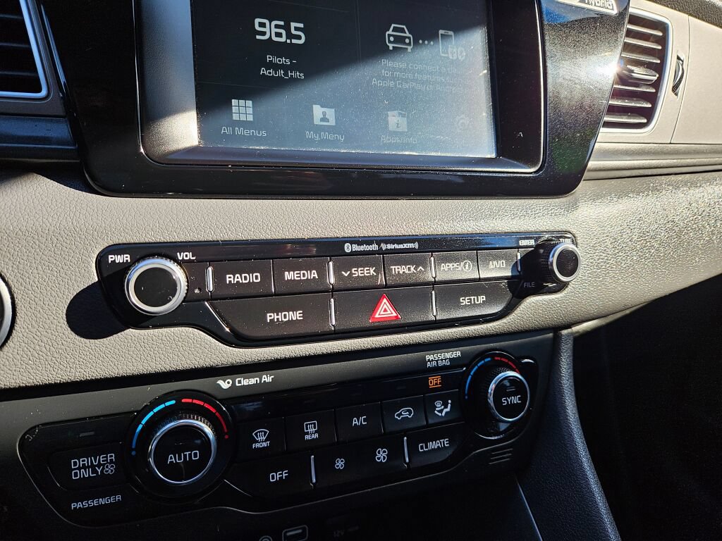 Used 2017 Kia Niro LX FWD image 19