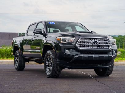 Used 2017 Toyota Tacoma TRD Sport w/ Tow Package (A/T)
