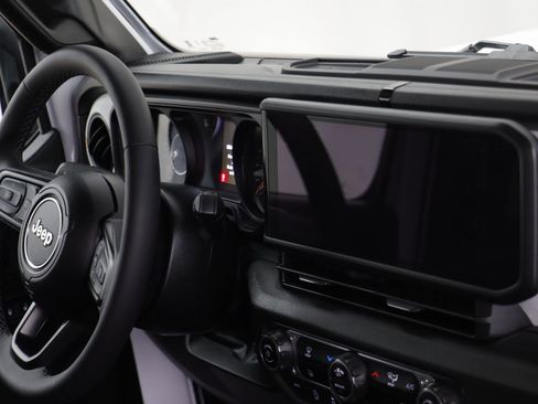 Used 2025 Jeep Gladiator Sport image 22