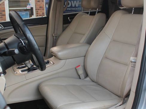 Used 2017 Jeep Grand Cherokee Limited AWD/4WD image 14