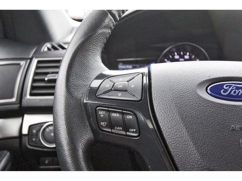 Used 2018 Ford Explorer XLT w/ Equipment Group 202A FWD image 17