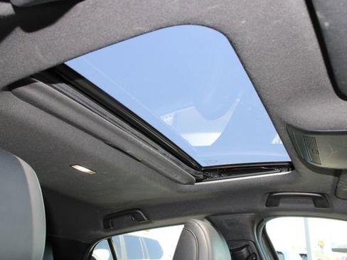 Used 2022 MAZDA MAZDA3 s FWD image 6