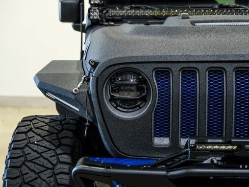 Used 2022 Jeep Wrangler Unlimited Rubicon w/ Cold Weather Group AWD/4WD image 4