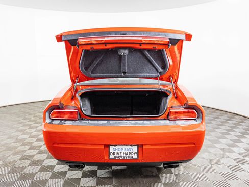 Used 2014 Dodge Challenger SXT image 30