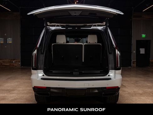 Used 2025 Cadillac Escalade ESV Sport Platinum w/ LPO, ONYX Package image 9