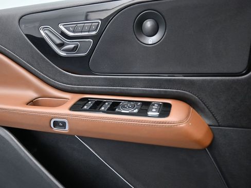 Used 2023 Lincoln Aviator Reserve w/ Equipment Group 201A image 12